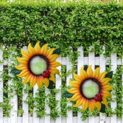 LuxenHome Sunflower Metal And Glass Outdoor Wall Decor -Garden GUEST c8b3c4f0 0bab 4e09 8173 612623b11798